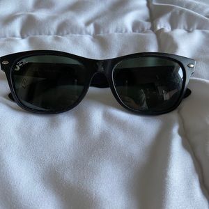 Ray-Ban Wayfarer Unisex Sunglasses